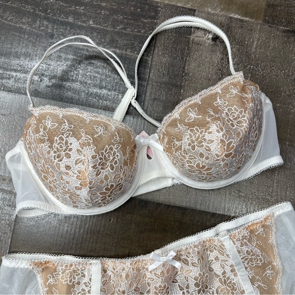 Victoria’s Secret Bridal Lingerie Bra and Garter Set size 34C - Medium/Large - Picture 2 of 12